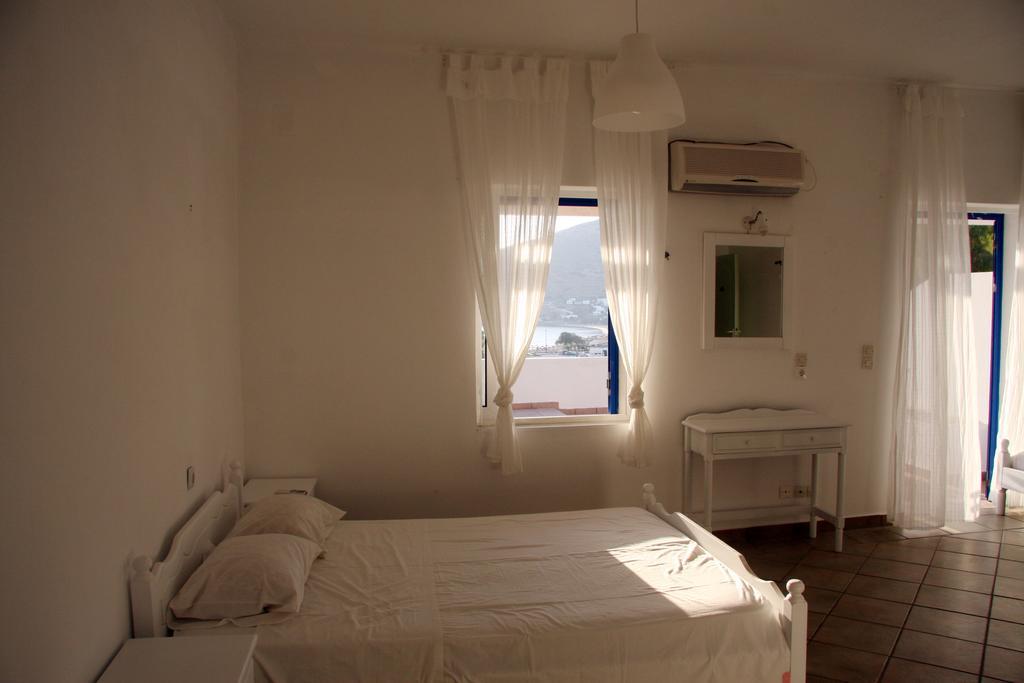 Armadoros Hotel / Ios Backpackers Exteriér fotografie
