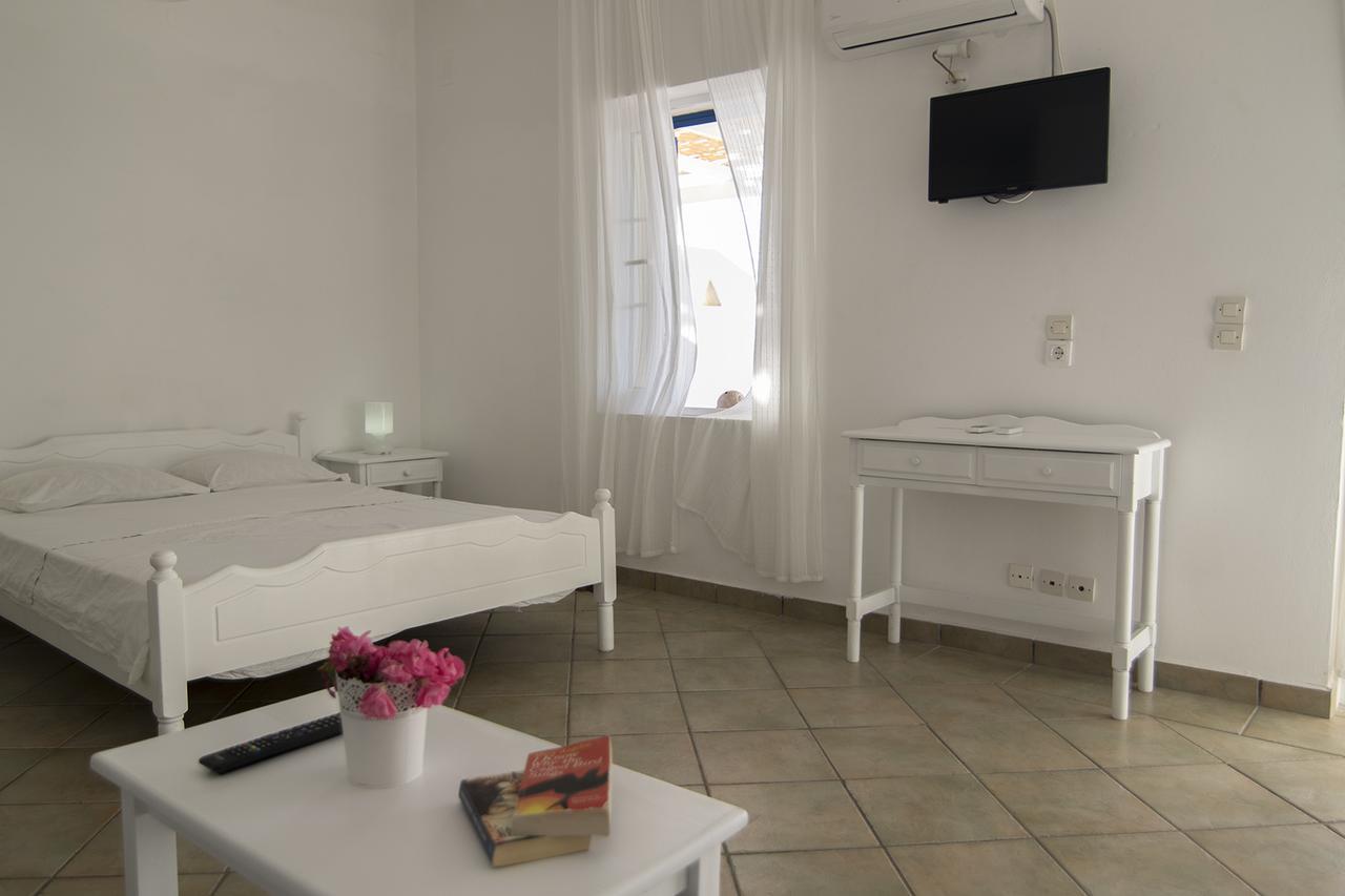 Armadoros Hotel / Ios Backpackers Exteriér fotografie
